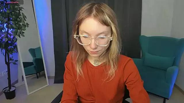 Try our girls live displays and explore the company of endless strippers, with beautiful physiques, vibrating toys and more.