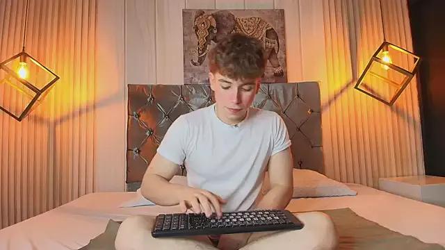 TaylerWhite from StripChat is Freechat