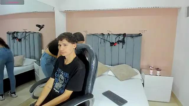 Try our girls live displays and explore the company of endless strippers, with beautiful physiques, vibrating toys and more.