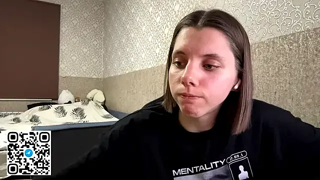 TeraHoman — show underboobs