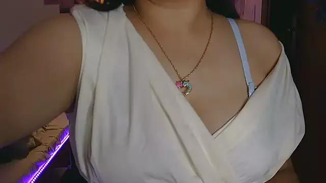 Try our girls live displays and explore the company of endless strippers, with beautiful physiques, vibrating toys and more.