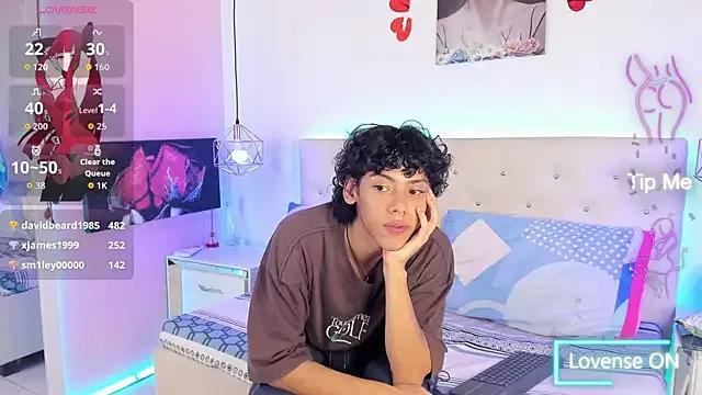 Try our girls live displays and explore the company of endless strippers, with beautiful physiques, vibrating toys and more.