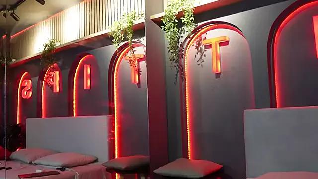 Try our girls live displays and explore the company of endless strippers, with beautiful physiques, vibrating toys and more.