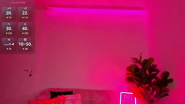 TiaBelle from StripChat is Freechat