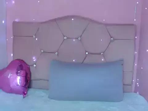 Try our girls live displays and explore the company of endless strippers, with beautiful physiques, vibrating toys and more.