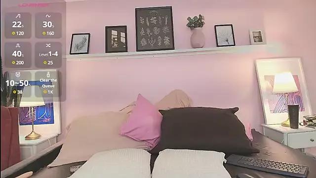 Tianaa_Glow from StripChat is Freechat
