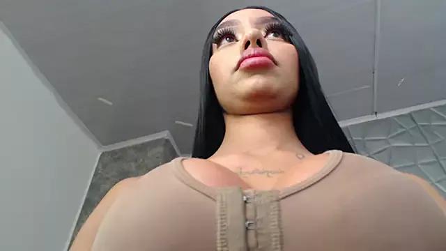 Try our girls live displays and explore the company of endless strippers, with beautiful physiques, vibrating toys and more.