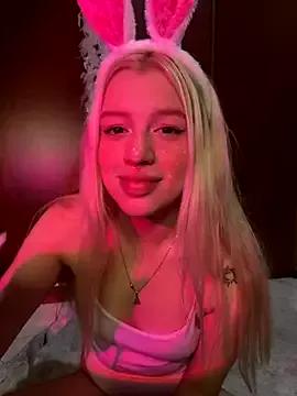 Try our girls live displays and explore the company of endless strippers, with beautiful physiques, vibrating toys and more.