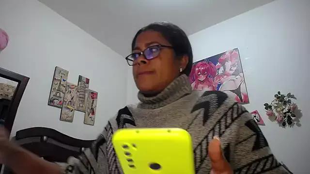 Tu-Reina from StripChat is Freechat