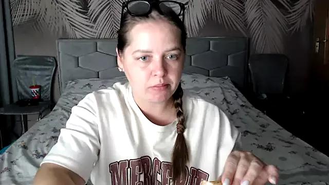 Try our girls live displays and explore the company of endless strippers, with beautiful physiques, vibrating toys and more.