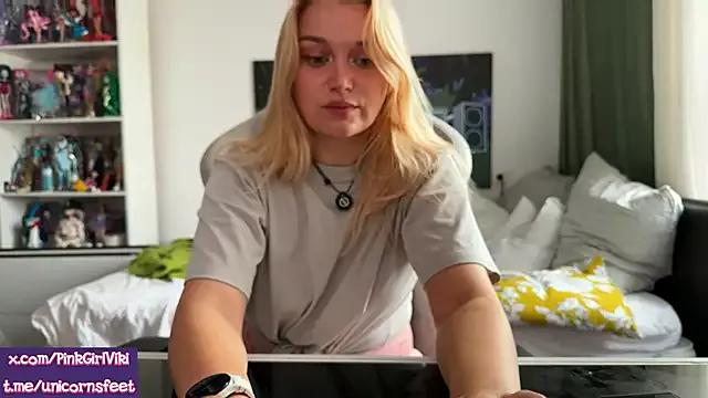 unicornsfeet from StripChat is Freechat