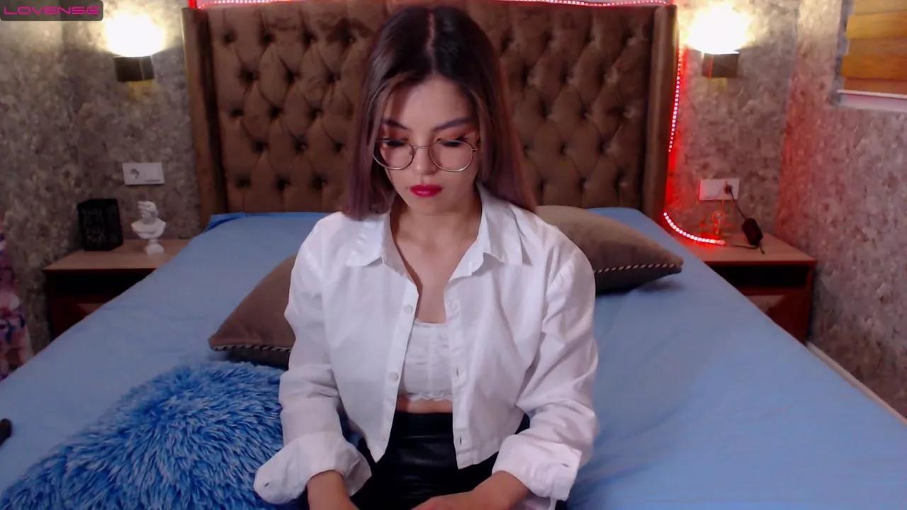 Uwupeach from StripChat