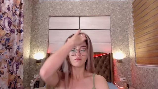 Uwupeach from StripChat