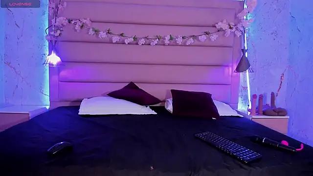 Try our girls live displays and explore the company of endless strippers, with beautiful physiques, vibrating toys and more.