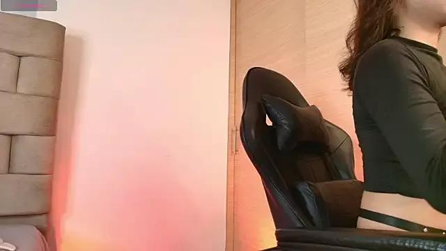 Try our girls live displays and explore the company of endless strippers, with beautiful physiques, vibrating toys and more.