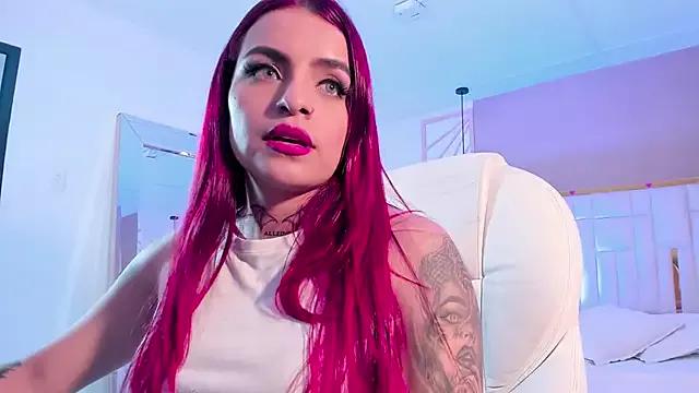 Try our girls live displays and explore the company of endless strippers, with beautiful physiques, vibrating toys and more.
