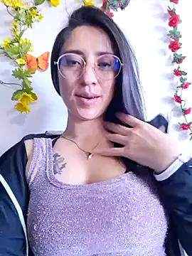 Try our girls live displays and explore the company of endless strippers, with beautiful physiques, vibrating toys and more.
