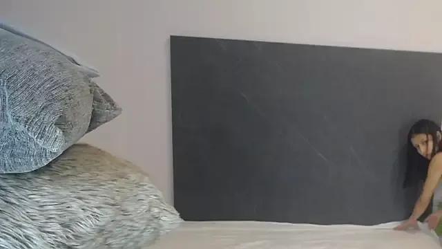 Try our girls live displays and explore the company of endless strippers, with beautiful physiques, vibrating toys and more.