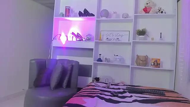 Try our girls live displays and explore the company of endless strippers, with beautiful physiques, vibrating toys and more.