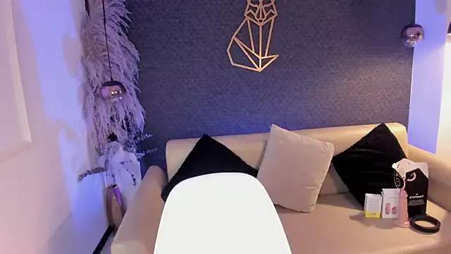 Try our girls live displays and explore the company of endless strippers, with beautiful physiques, vibrating toys and more.
