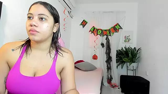 Try our girls live displays and explore the company of endless strippers, with beautiful physiques, vibrating toys and more.