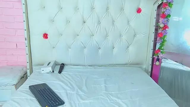 Try our girls live displays and explore the company of endless strippers, with beautiful physiques, vibrating toys and more.