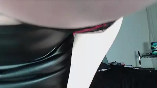 Try our girls live displays and explore the company of endless strippers, with beautiful physiques, vibrating toys and more.