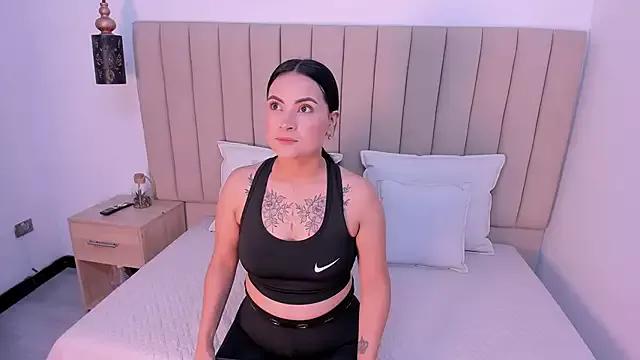 VanessaMirren from StripChat is Freechat