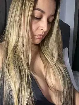 Try our girls live displays and explore the company of endless strippers, with beautiful physiques, vibrating toys and more.