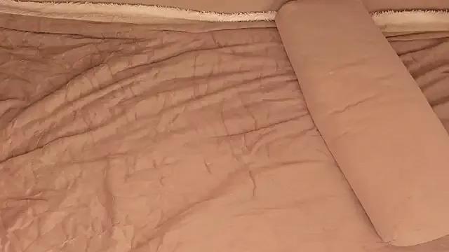 Try our girls live displays and explore the company of endless strippers, with beautiful physiques, vibrating toys and more.