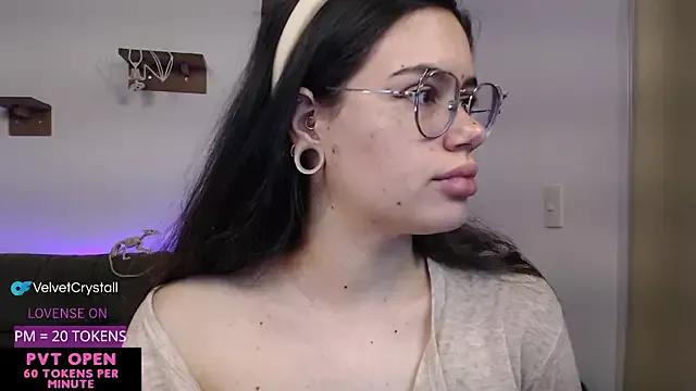 Try our girls live displays and explore the company of endless strippers, with beautiful physiques, vibrating toys and more.