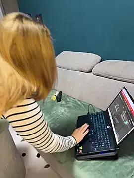 Velvetnoir21 from StripChat is Freechat