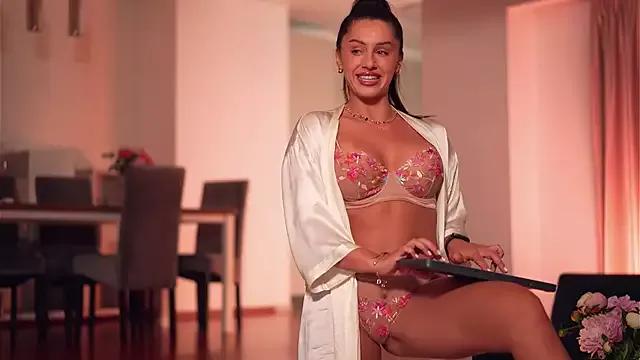 Try our girls live displays and explore the company of endless strippers, with beautiful physiques, vibrating toys and more.