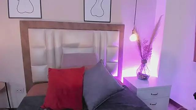 Try our girls live displays and explore the company of endless strippers, with beautiful physiques, vibrating toys and more.