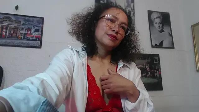 Try our girls live displays and explore the company of endless strippers, with beautiful physiques, vibrating toys and more.