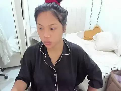 Try our girls live displays and explore the company of endless strippers, with beautiful physiques, vibrating toys and more.