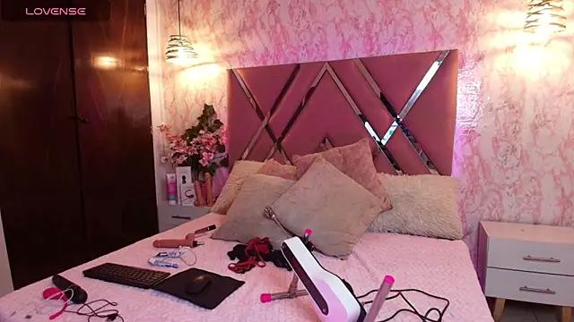 Try our girls live displays and explore the company of endless strippers, with beautiful physiques, vibrating toys and more.