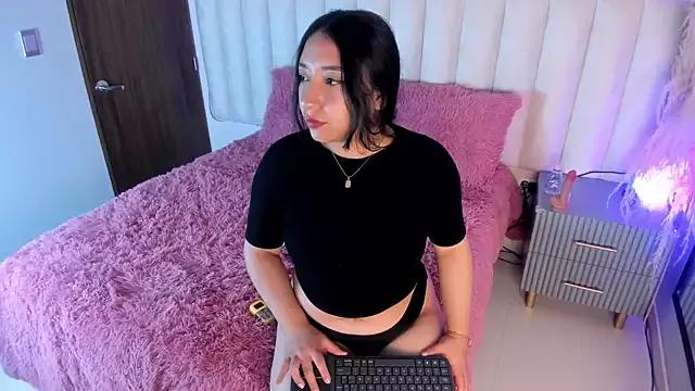 Try our girls live displays and explore the company of endless strippers, with beautiful physiques, vibrating toys and more.