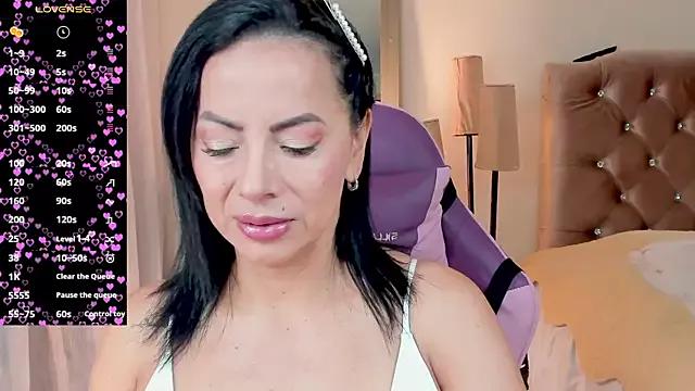 Try our girls live displays and explore the company of endless strippers, with beautiful physiques, vibrating toys and more.