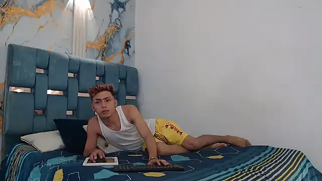 VERY_HOT_GUYS's avatar