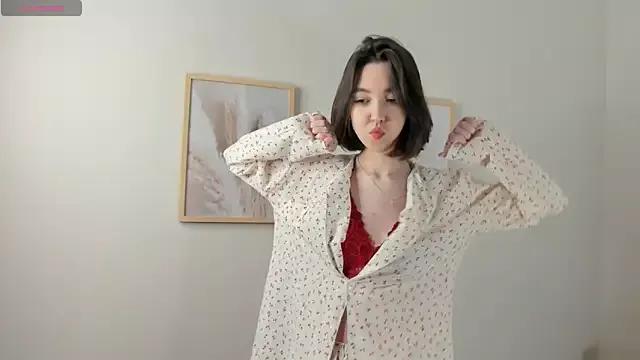 Try our girls live displays and explore the company of endless strippers, with beautiful physiques, vibrating toys and more.