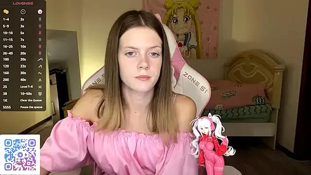 VibeQueenLucy from StripChat is Freechat