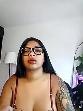 Try our girls live displays and explore the company of endless strippers, with beautiful physiques, vibrating toys and more.