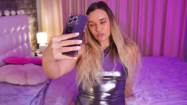 Try our girls live displays and explore the company of endless strippers, with beautiful physiques, vibrating toys and more.