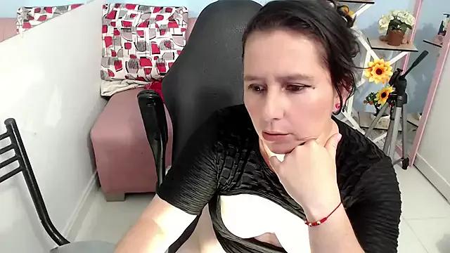 victoria_jones from StripChat is Freechat