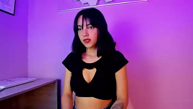 Try our girls live displays and explore the company of endless strippers, with beautiful physiques, vibrating toys and more.
