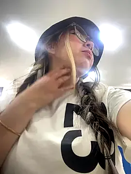 Avatar of VictoriaGerard_Pink