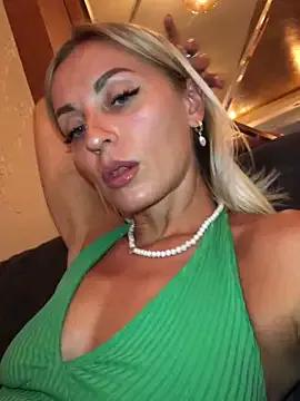 Try our girls live displays and explore the company of endless strippers, with beautiful physiques, vibrating toys and more.