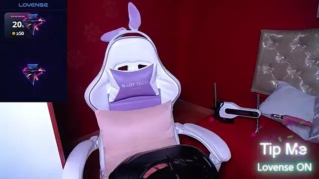 Try our girls live displays and explore the company of endless strippers, with beautiful physiques, vibrating toys and more.