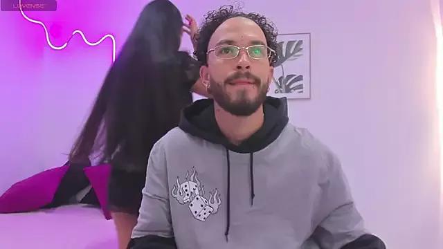 Violet_and_Paul from StripChat is Freechat